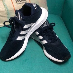 Adidas navy blue used men size 7 sneakers.